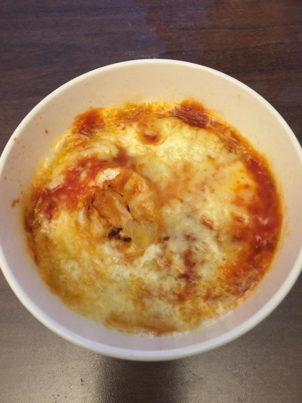只需摆好材料去微波！惊艳全家的早餐端上桌：香肠奶酪烘蛋