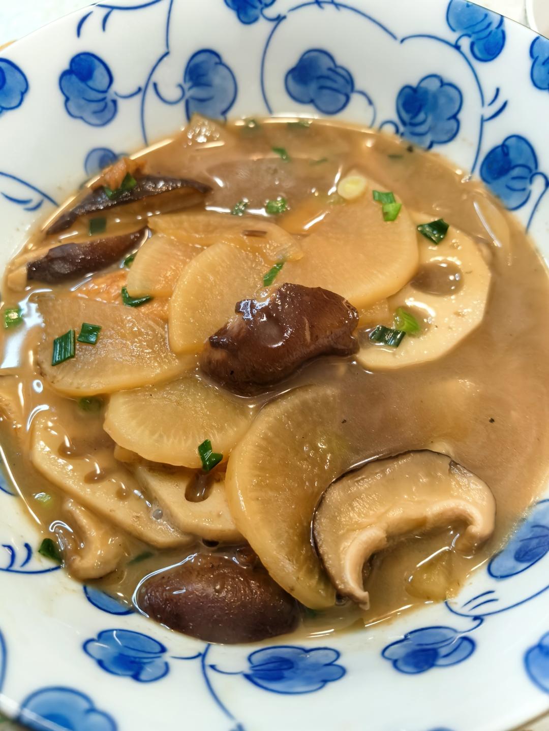 香菇萝卜煲，冬日必喝的鲜暖素汤！210大卡