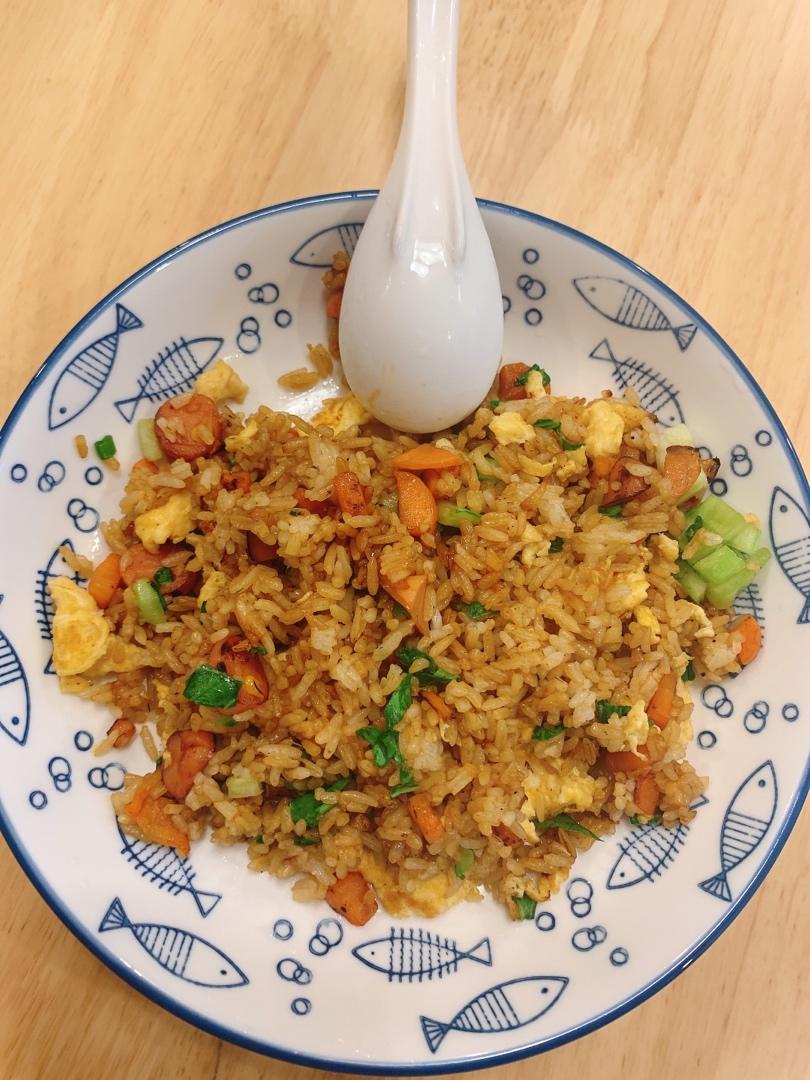 玉米胡萝卜火腿鸡蛋炒饭