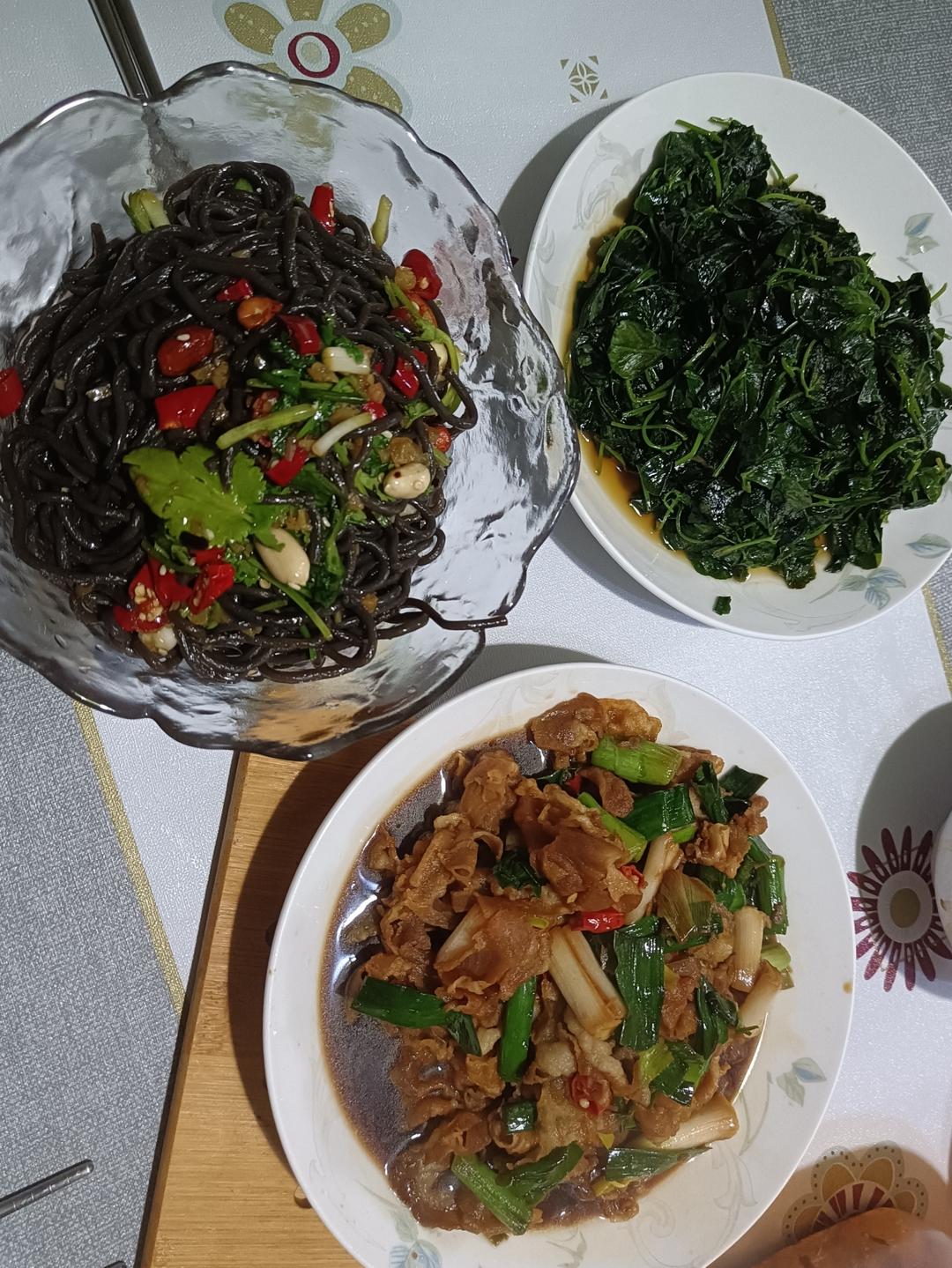 凉拌蕨根粉