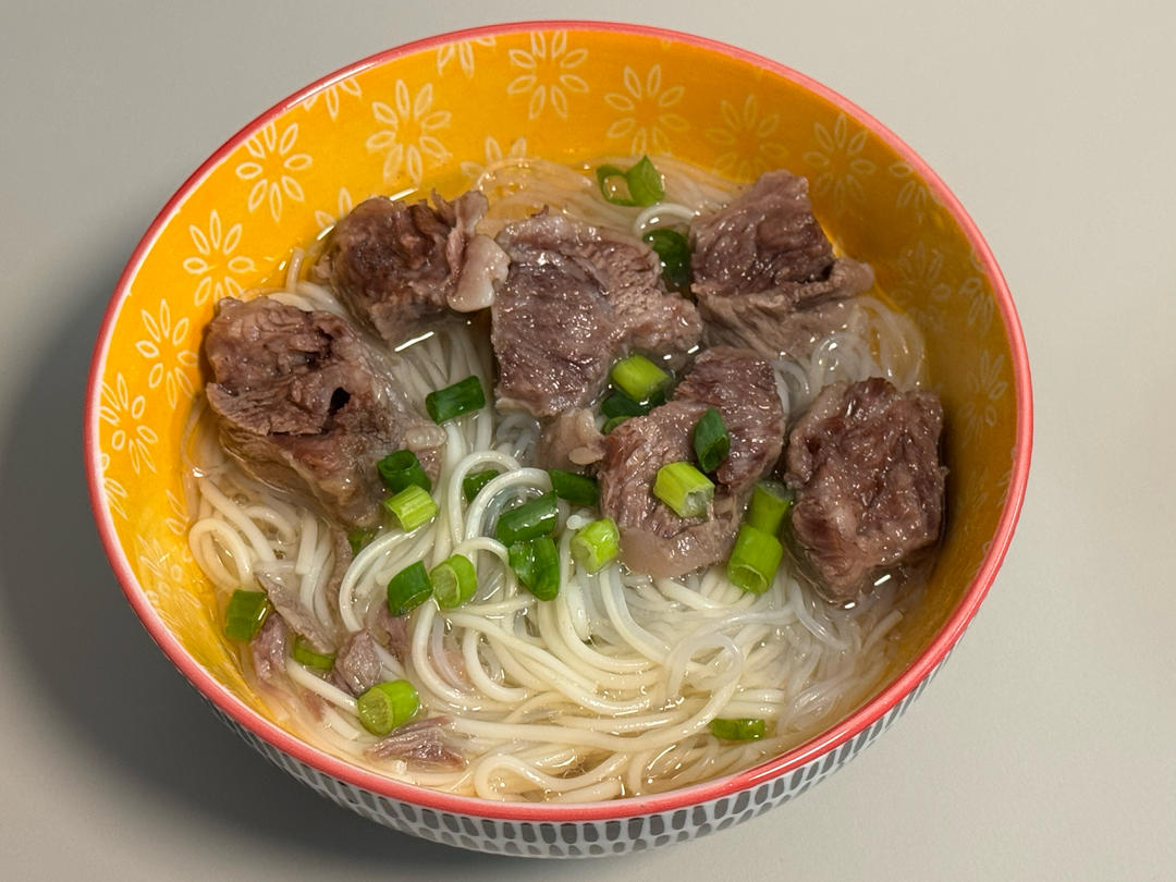 清汤萝卜牛腩