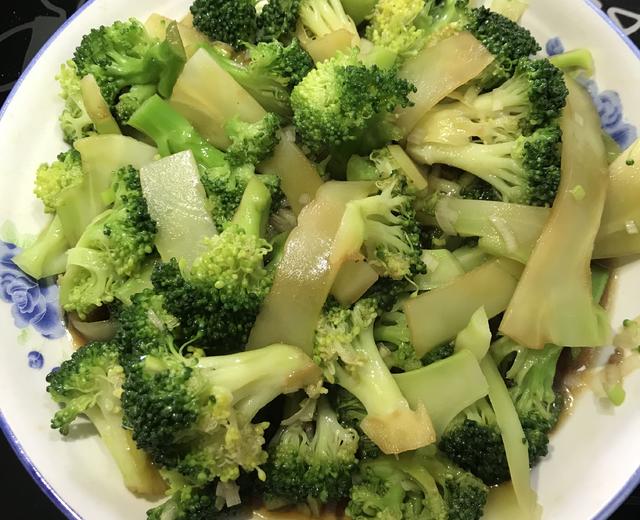 简单快手又美味的白灼西兰花的做法