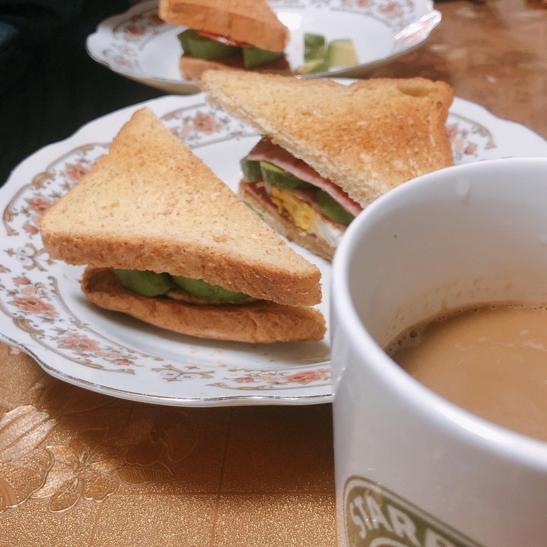 快手牛油果三明治