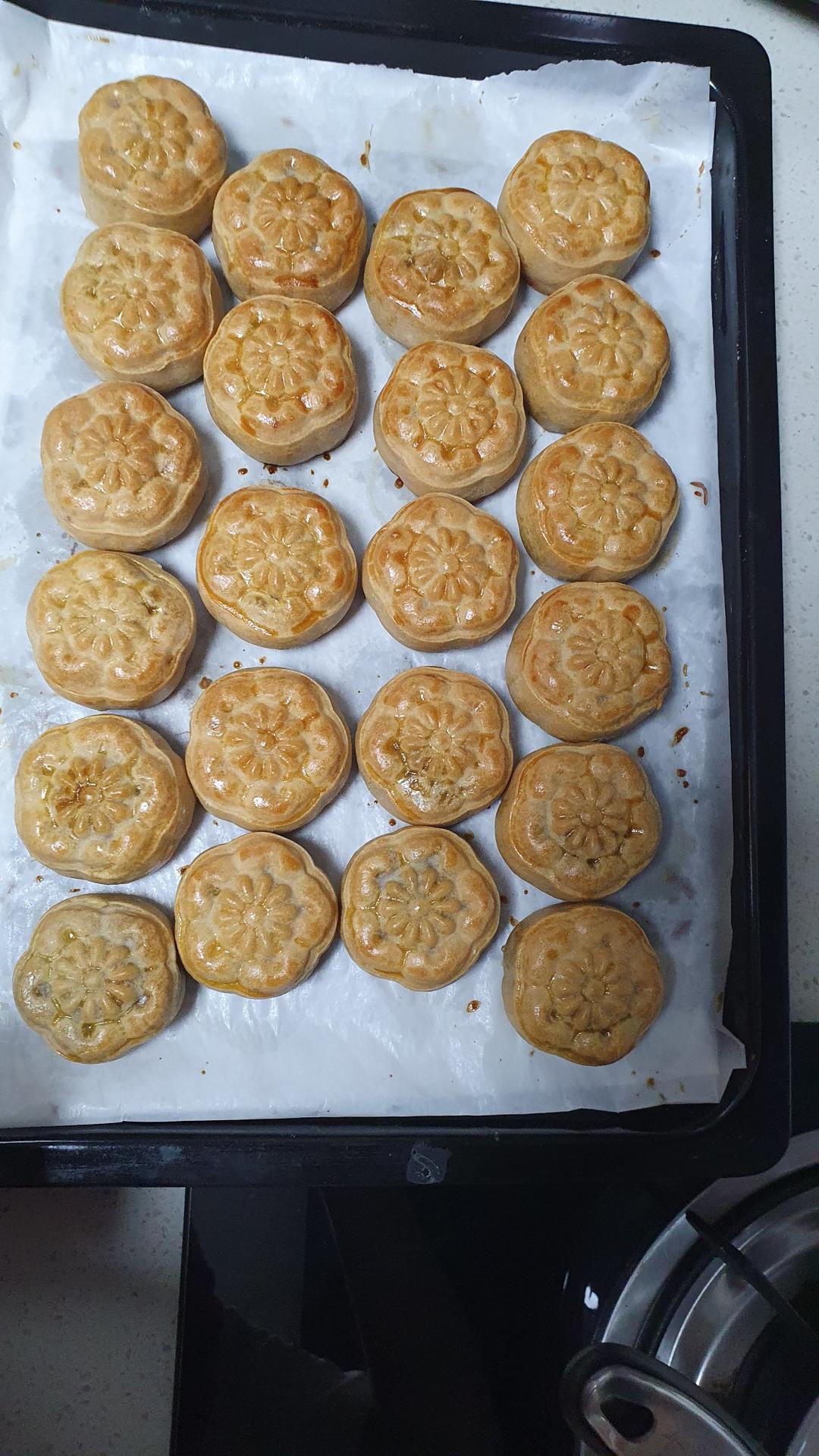 广式月饼—蛋黄莲蓉月饼