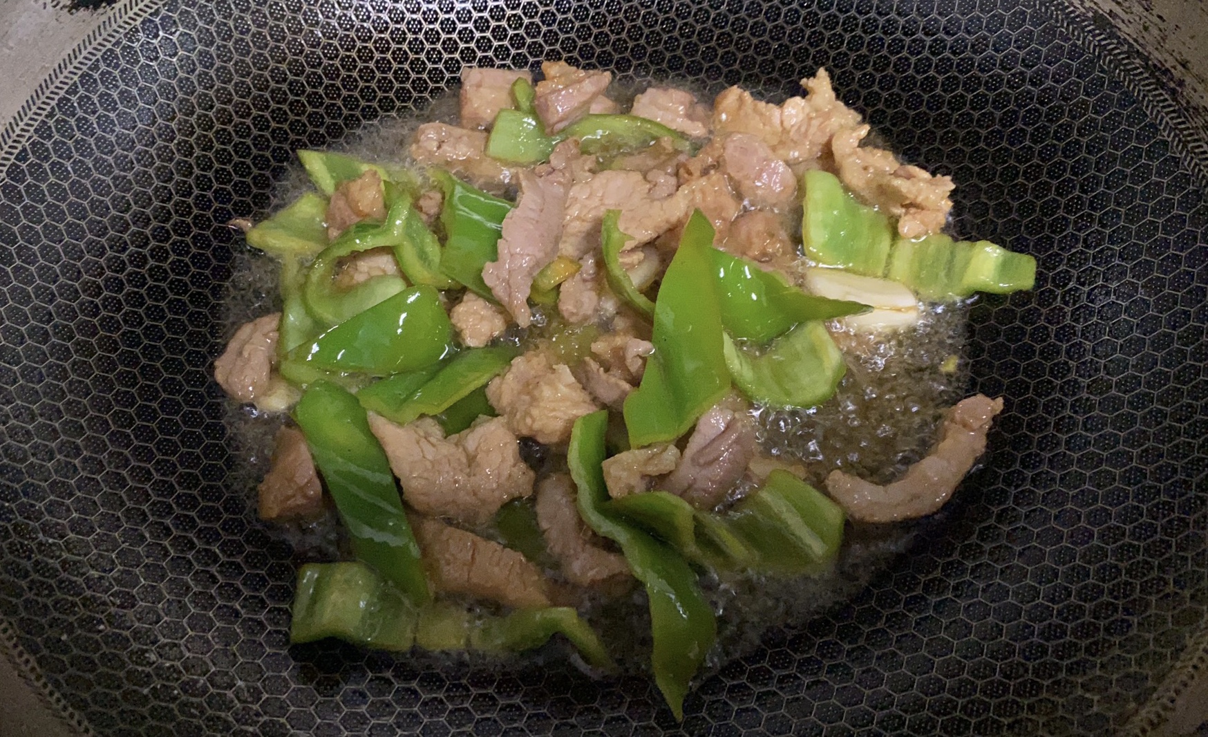 松茸炒肉的做法 步骤2