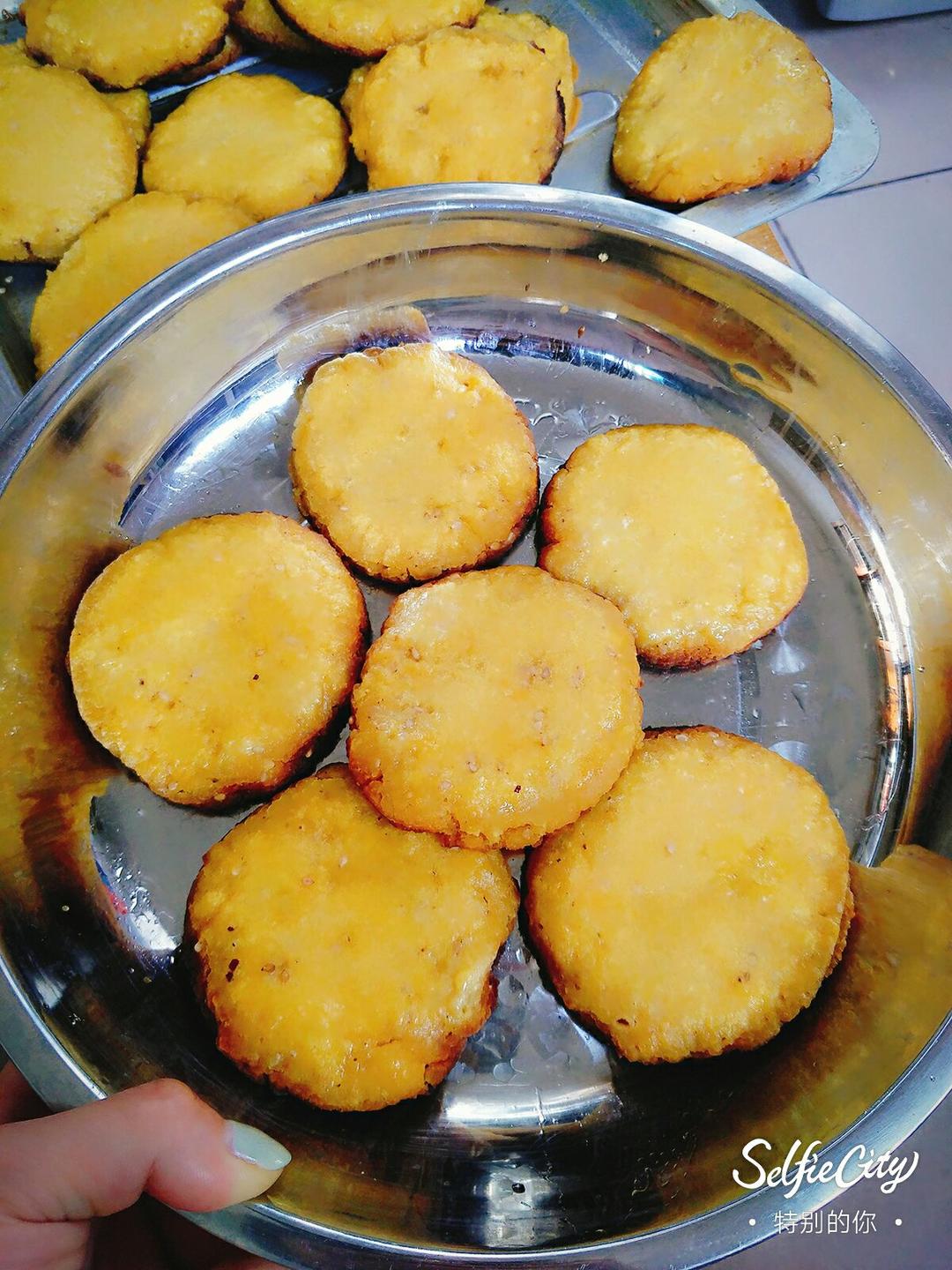 农家乐中的锅贴饼子（玉米饼子 大饼子）