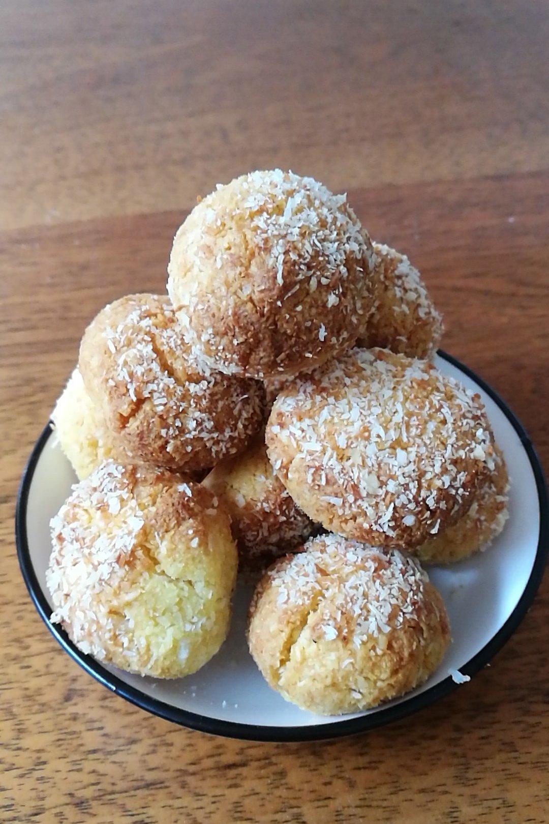 家有两宝左左右右做的椰蓉球