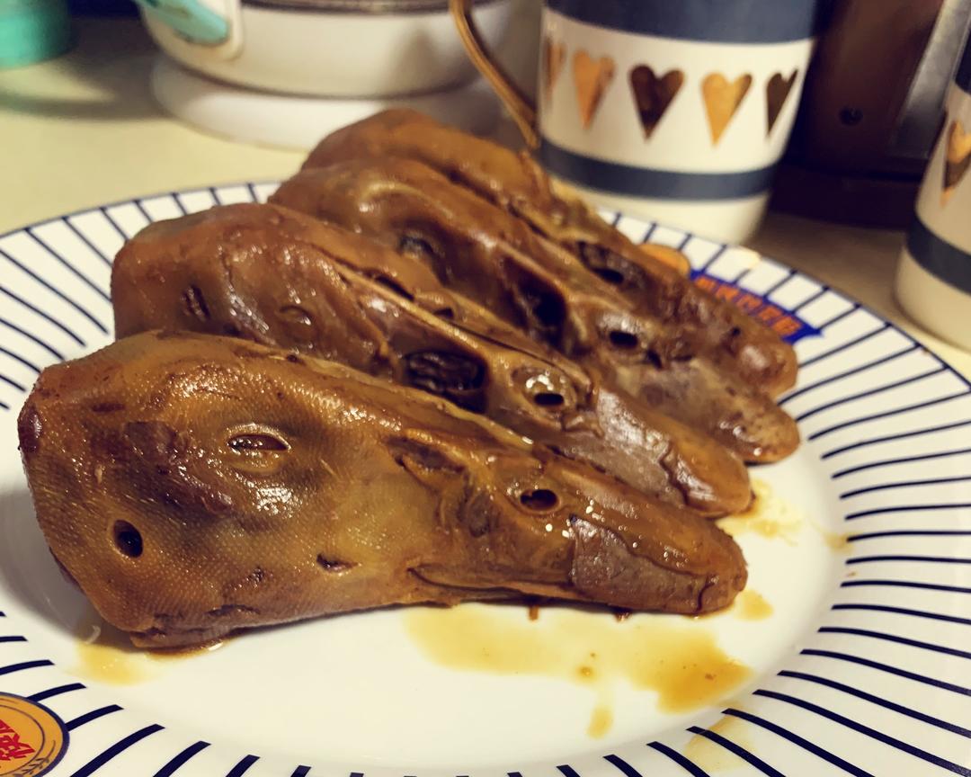 家常菜卤鸭头