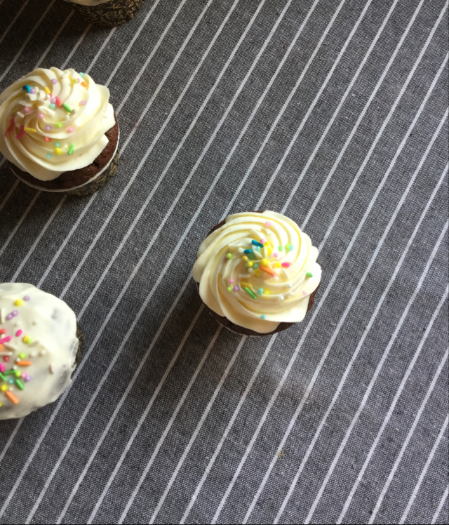 古典巧克力cupcake配马斯卡彭奶油霜