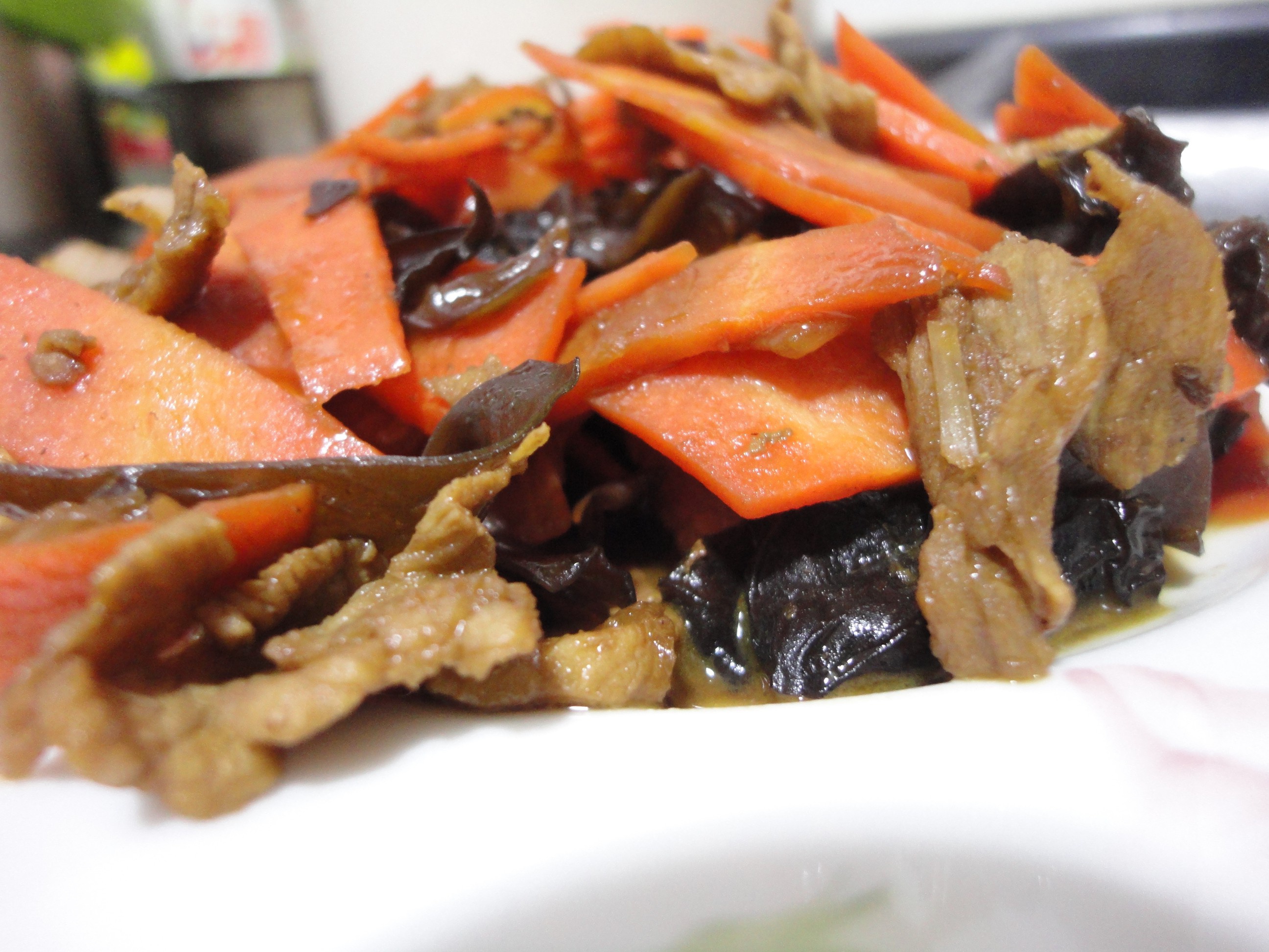 木耳胡萝卜炒肉片