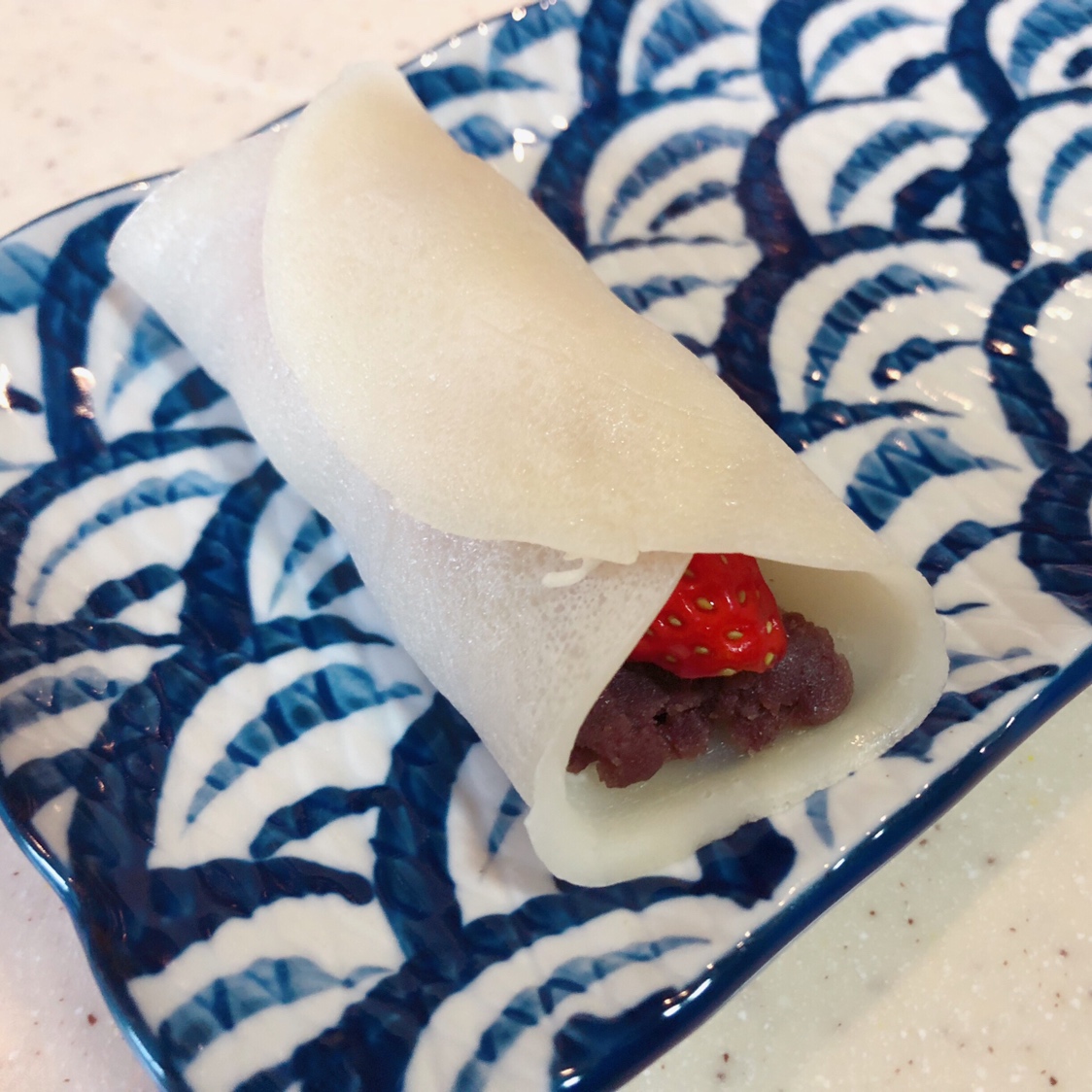日式豆沙草莓卷的做法 步骤7
