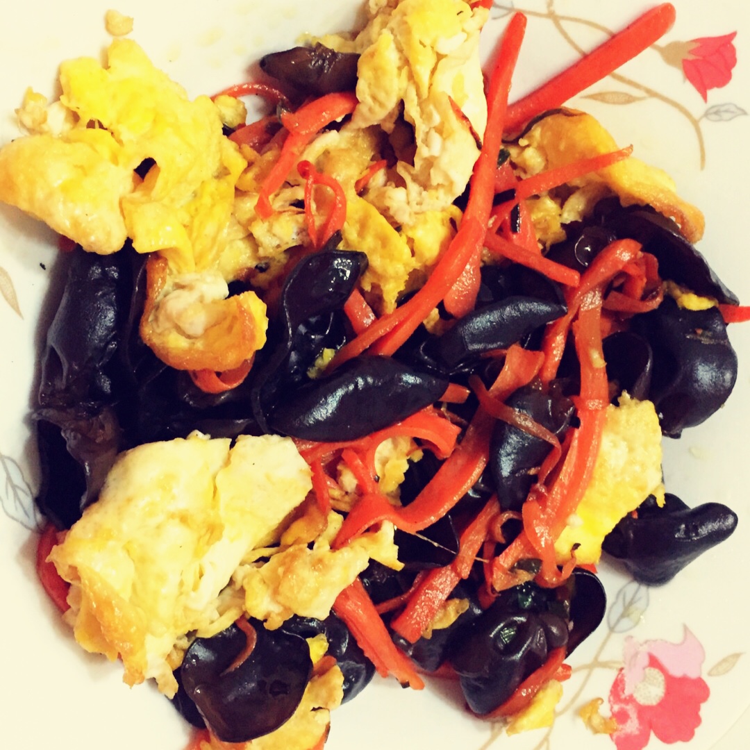 胡萝卜木耳炒蛋