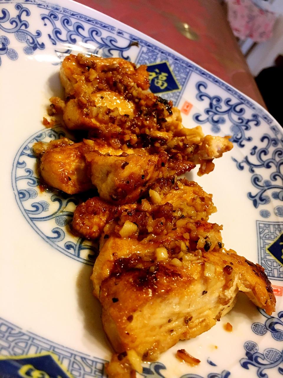 酷炫屌炸天好吃的煎鸡胸肉（香蒜蜂蜜煎鸡胸肉）