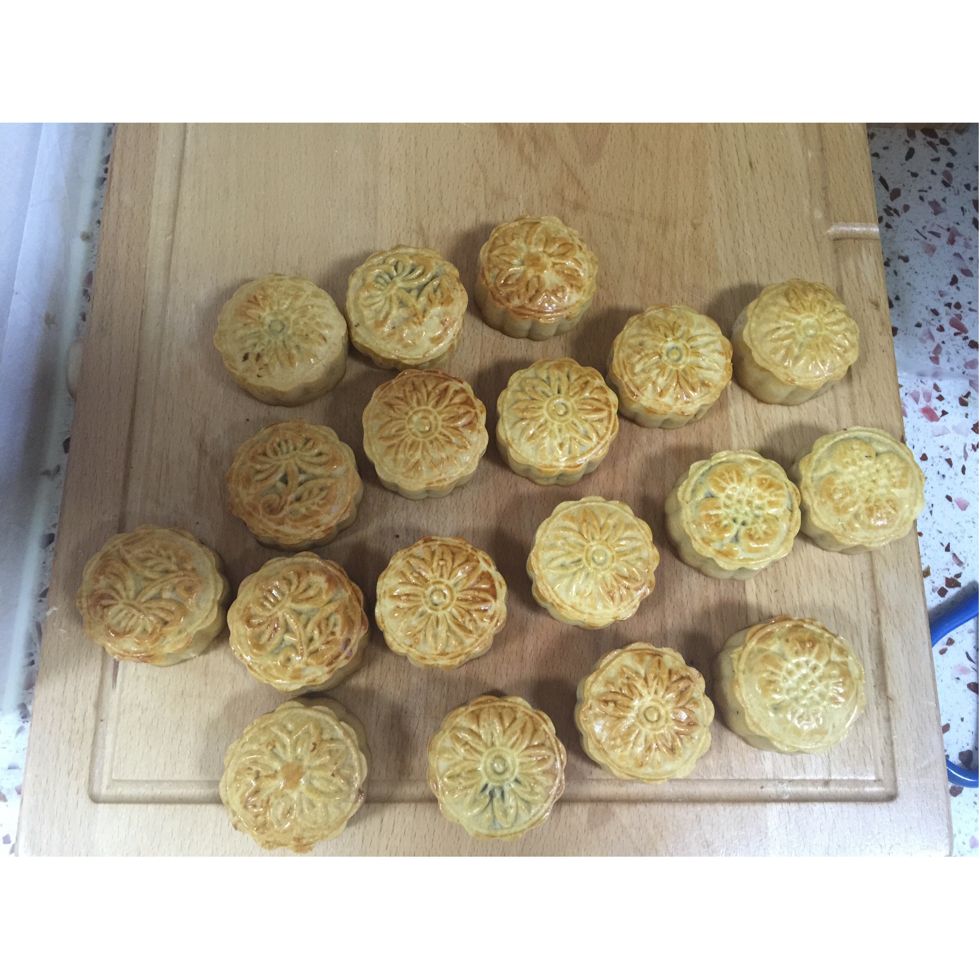 广式月饼—蛋黄莲蓉月饼