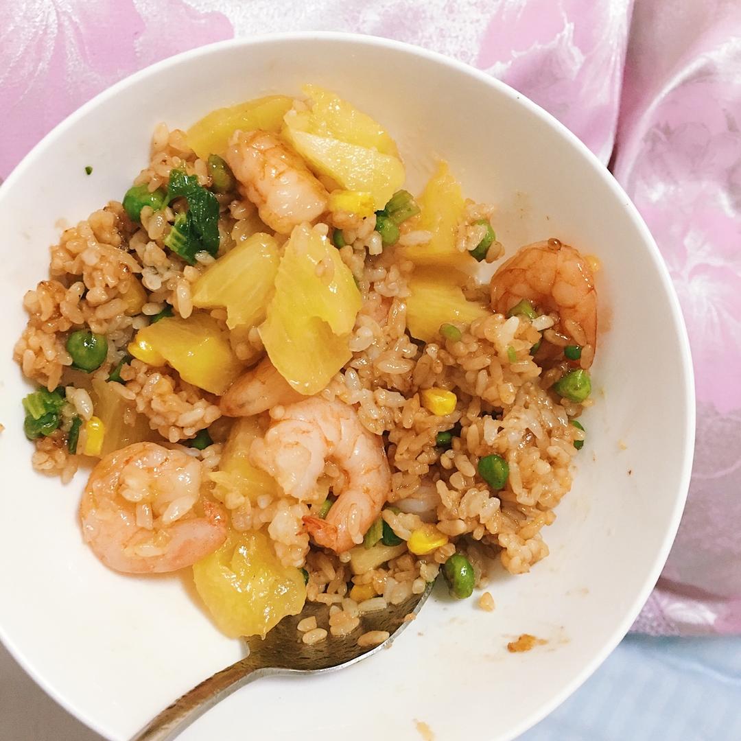 虾仁菠萝炒饭