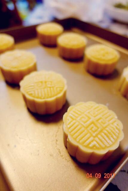 超详细图解版--流心奶黄月饼