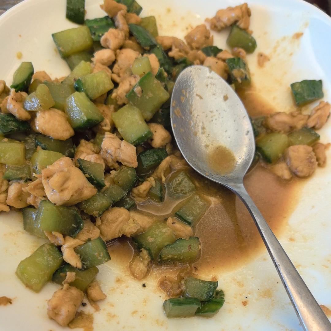 清爽解腻的黄瓜炒鸡胸肉，低脂低卡减肥食谱