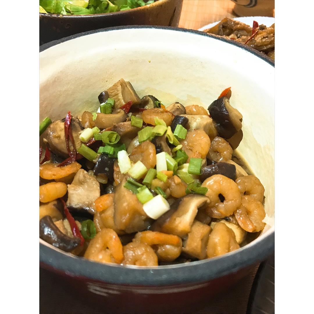 【菜鸟逆天菜】油煮菌菇鲜虾仁——Staub珐琅铸铁锅