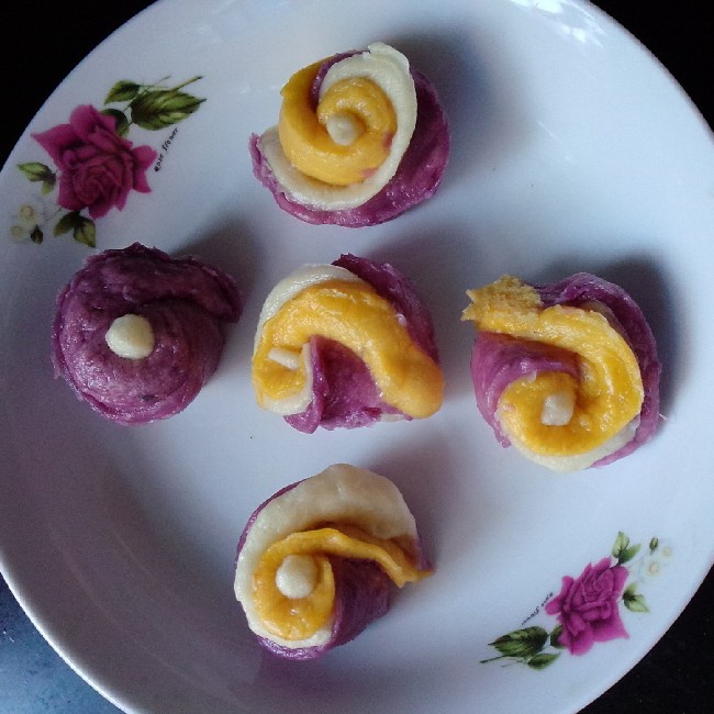 彩色玫瑰花形馒头