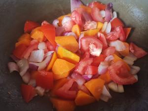 西红柿土豆炖牛腩的做法 步骤5