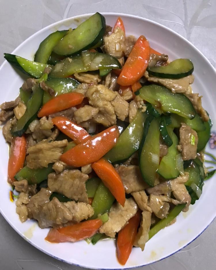 胡萝卜青瓜炒肉片