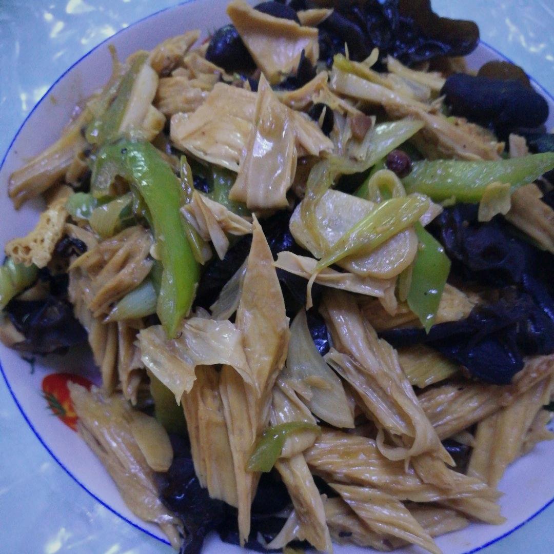 尖椒木耳烧腐竹