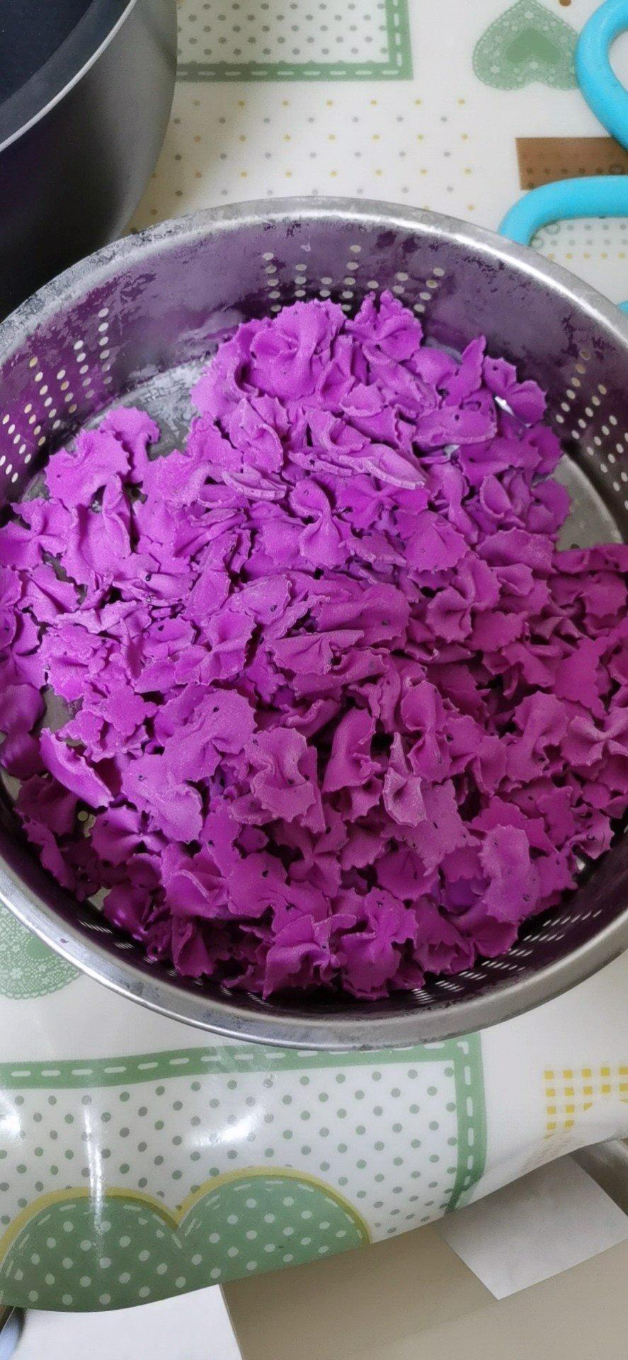 婴儿辅食：彩色卡通蝴蝶面