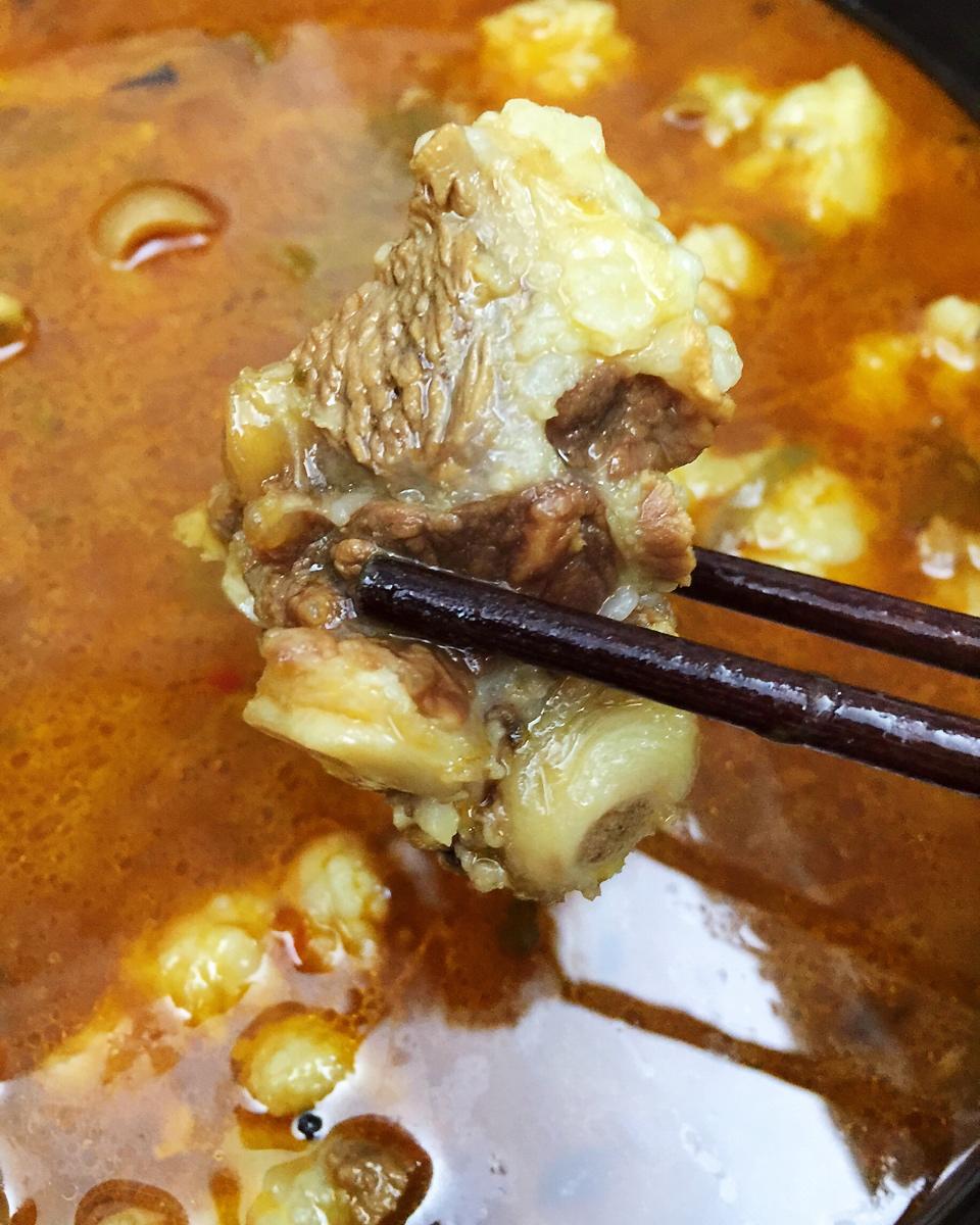 堂妈教你做红汤羊蝎子火锅