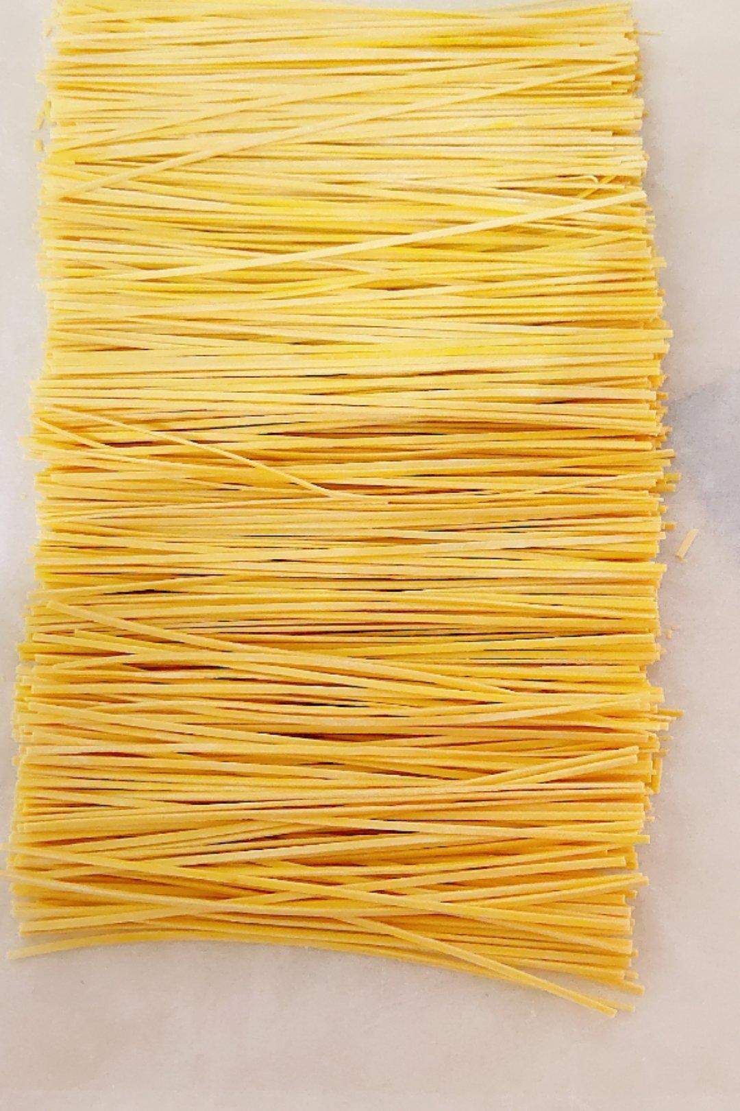 自制彩色手工面条/挂面