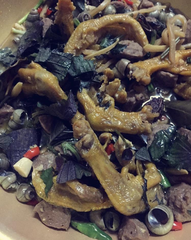 带皮鸭脚田螺煲