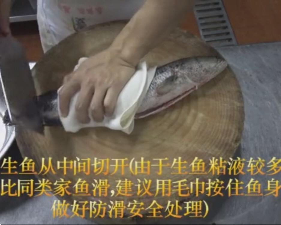 嫩滑黑鱼鱼片腌制方法的做法 步骤1