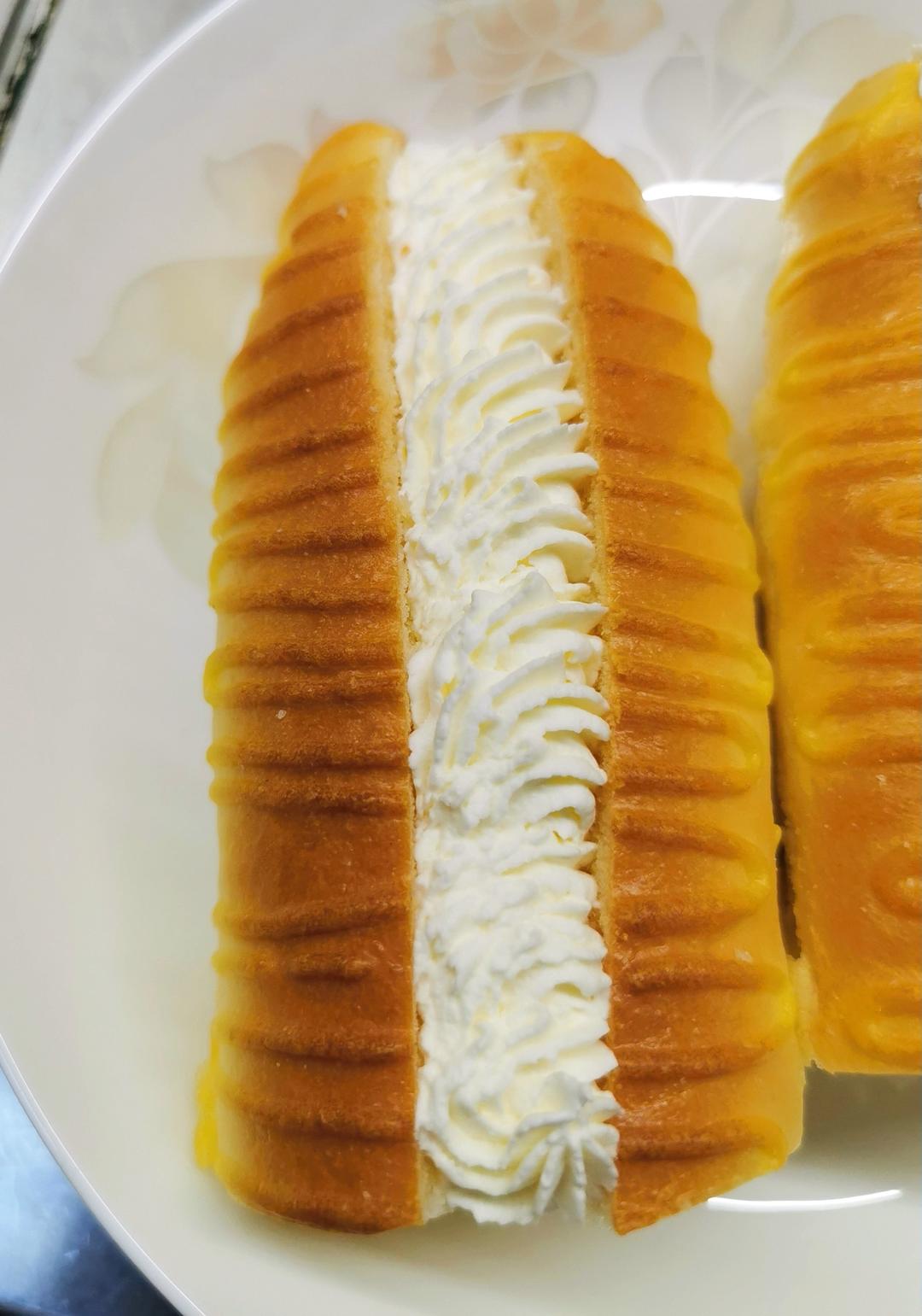 鲜奶油毛毛虫面包