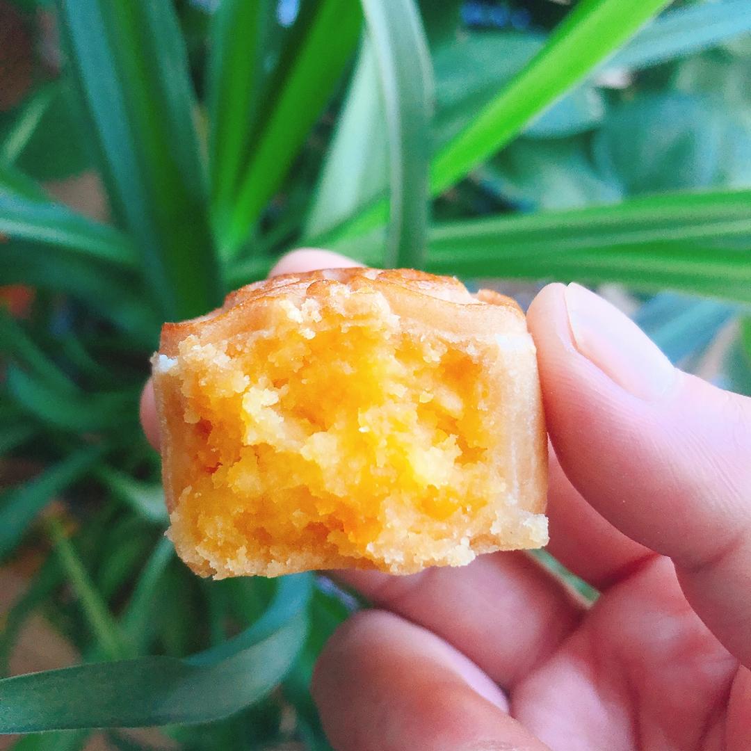 金沙奶黄月饼