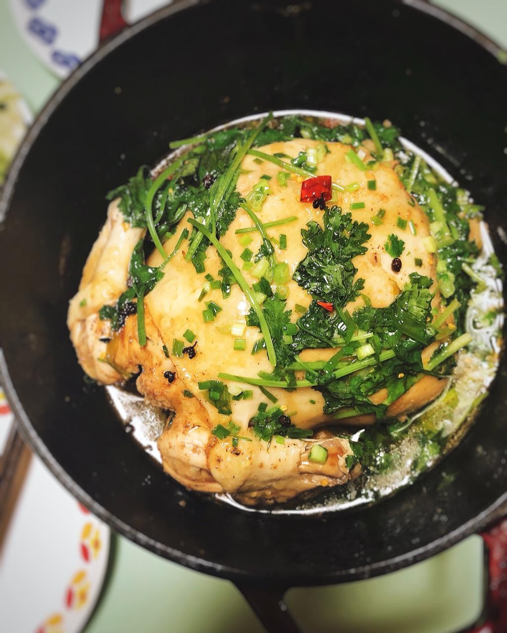 无水葱油童子鸡一一转自微博菜谱（Le Creuset铸铁炖锅）