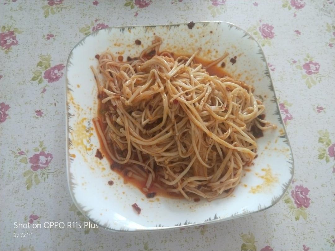低脂低卡的凉拌金针菇