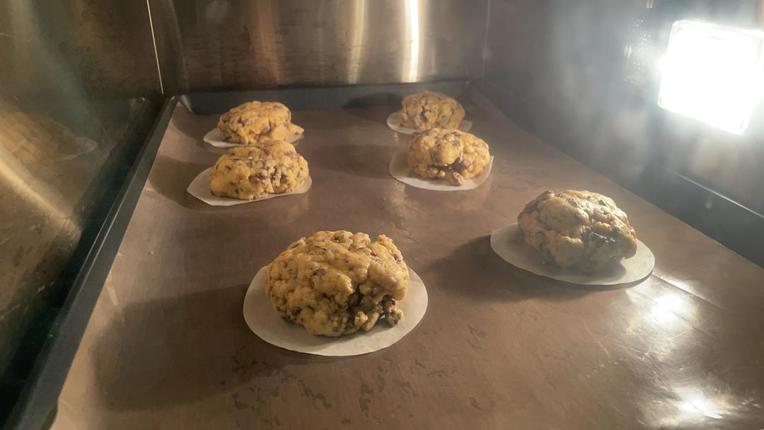 坊间传说纽约最好吃的巧克力曲奇饼Chocolate Chip Cookies at Levain Bakery