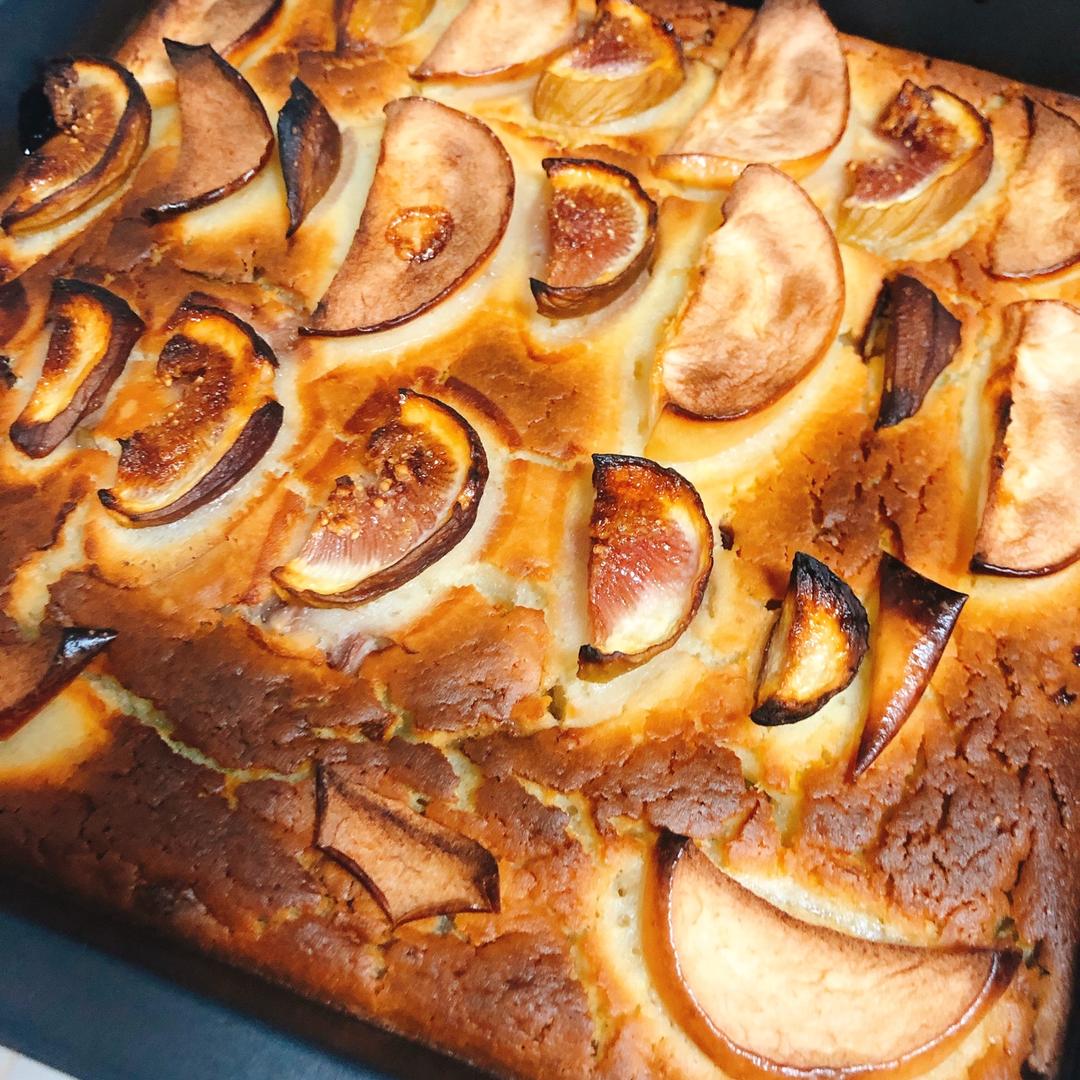 无花果黄桃松饼
Pancake, not a cake.