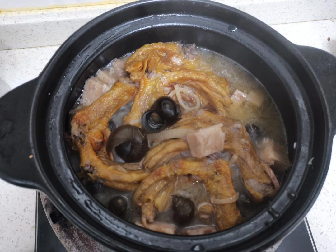 广西田螺鸭脚煲