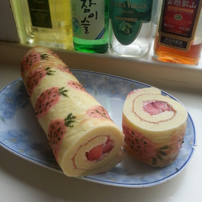 彩绘草莓蛋糕卷