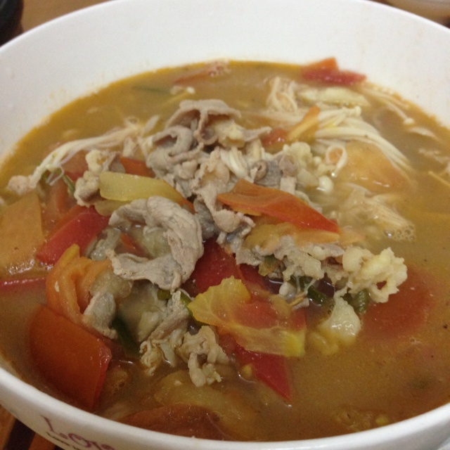 金针菇肥牛番茄锅