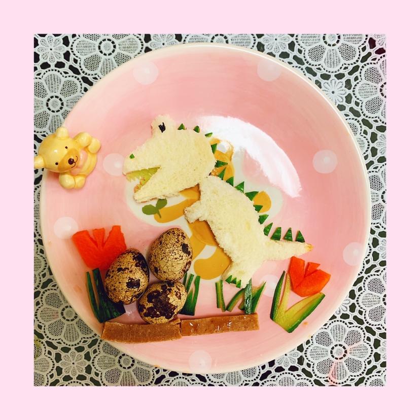 卡通水果创意早餐拼盘-恐龙甜瓜