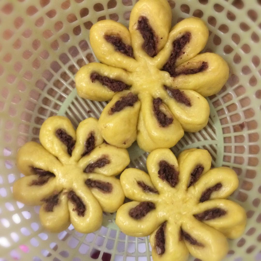 豆沙花朵包