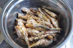 干辣椒豆豉蒸火焙鱼的做法 步骤2