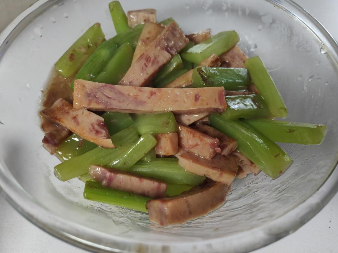 鲜🉐️掉眉毛的莴笋炒火腿