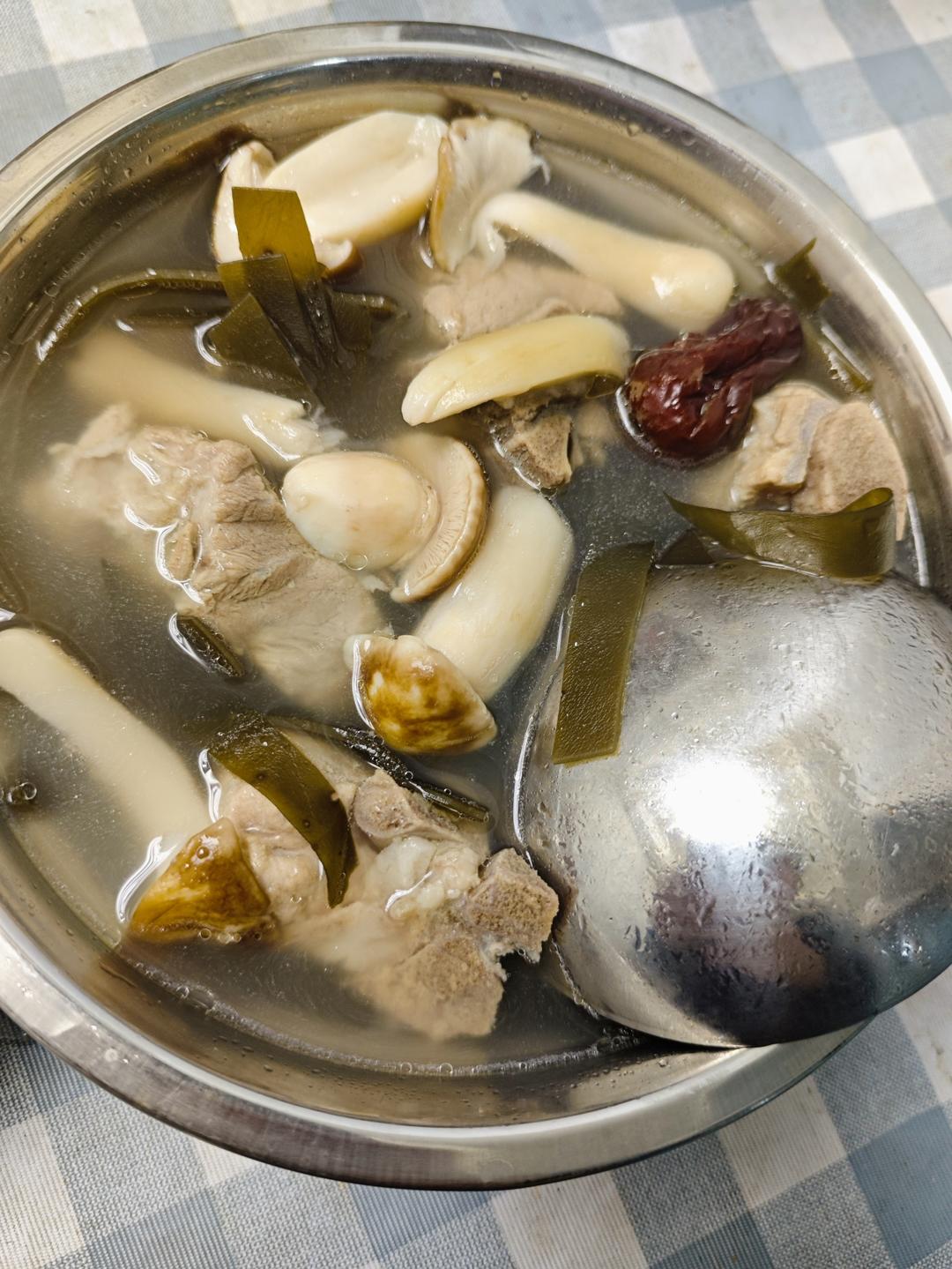 【姬松茸🍄排骨汤】