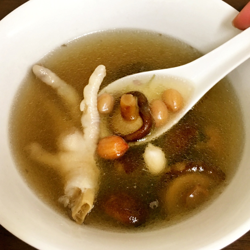 花生眉豆鸡脚汤