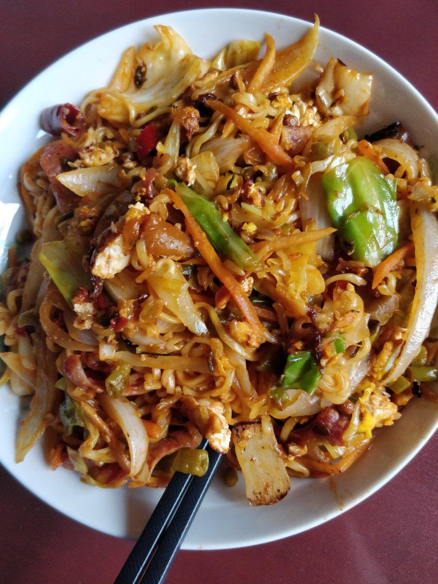 路边摊风味炒方便面