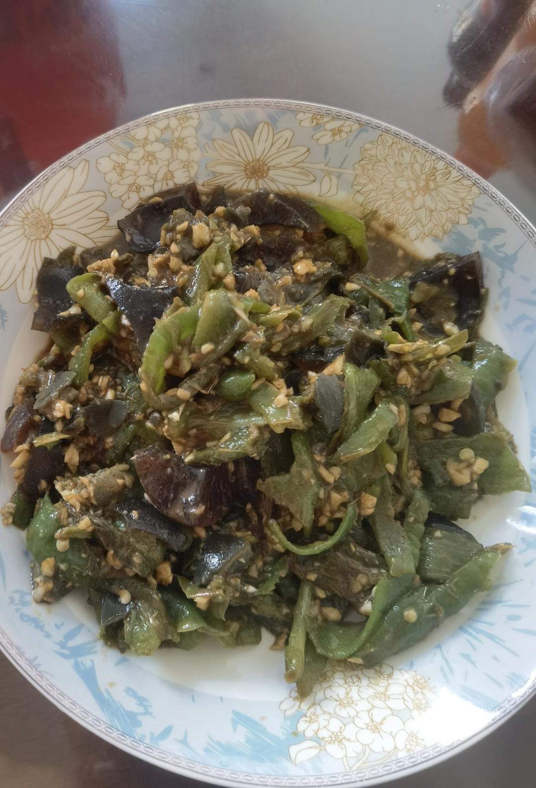 皮蛋擂辣椒看着丑吃着香（超级下饭菜）