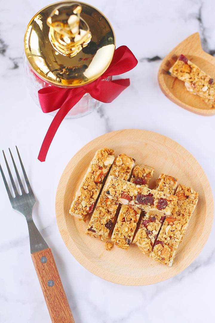 超级简单超快手-无油无糖超级健康的—香蕉燕麦坚果能量棒