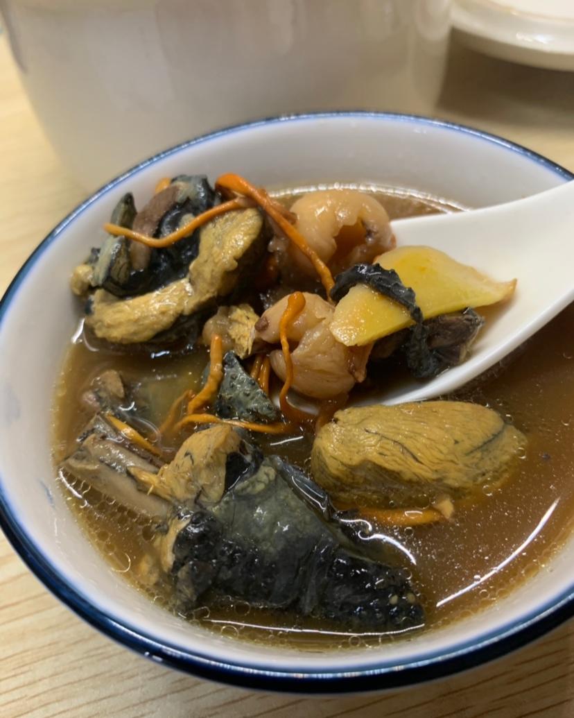 【小森妈妈菜谱】滋补靓汤-虫草花阿胶乌鸡汤